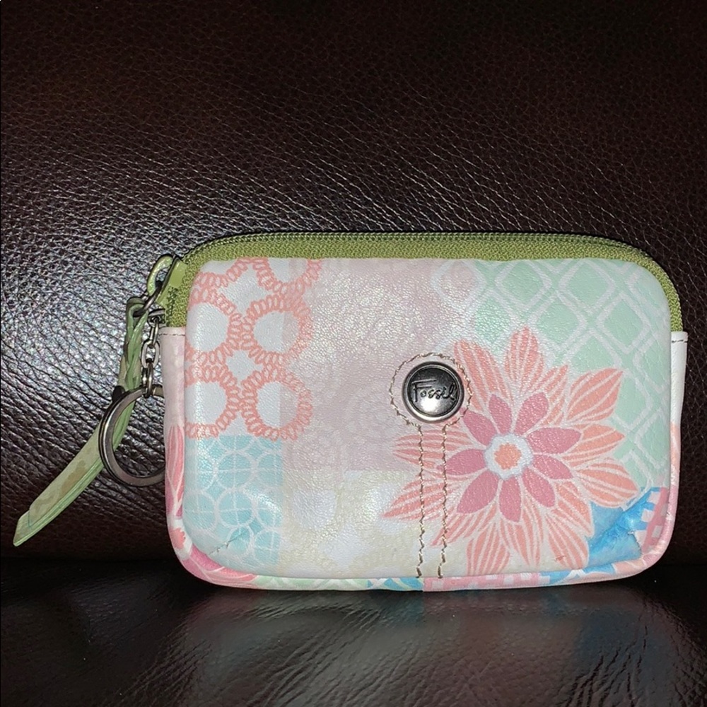 Fossil pouch